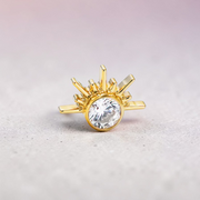 Labret auriu din titan filet intern in forma de soare cu cristal